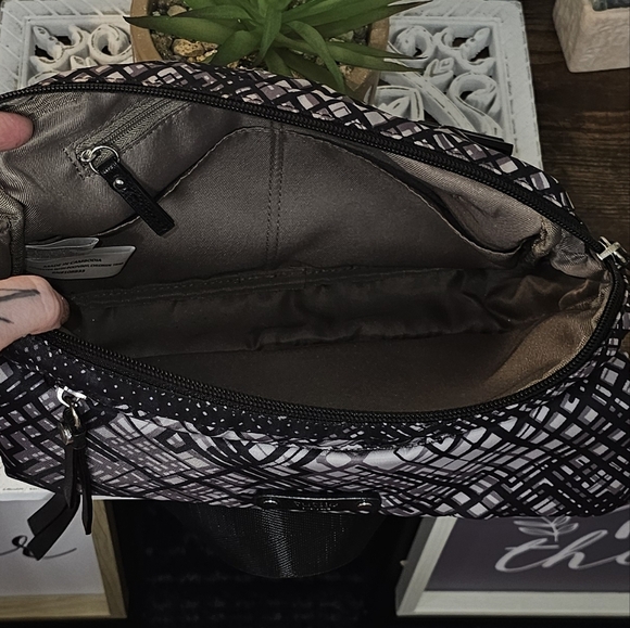 TUTILO | PADDED NYLON MESSANGER BAG CROSSBODY - Picture 10 of 14